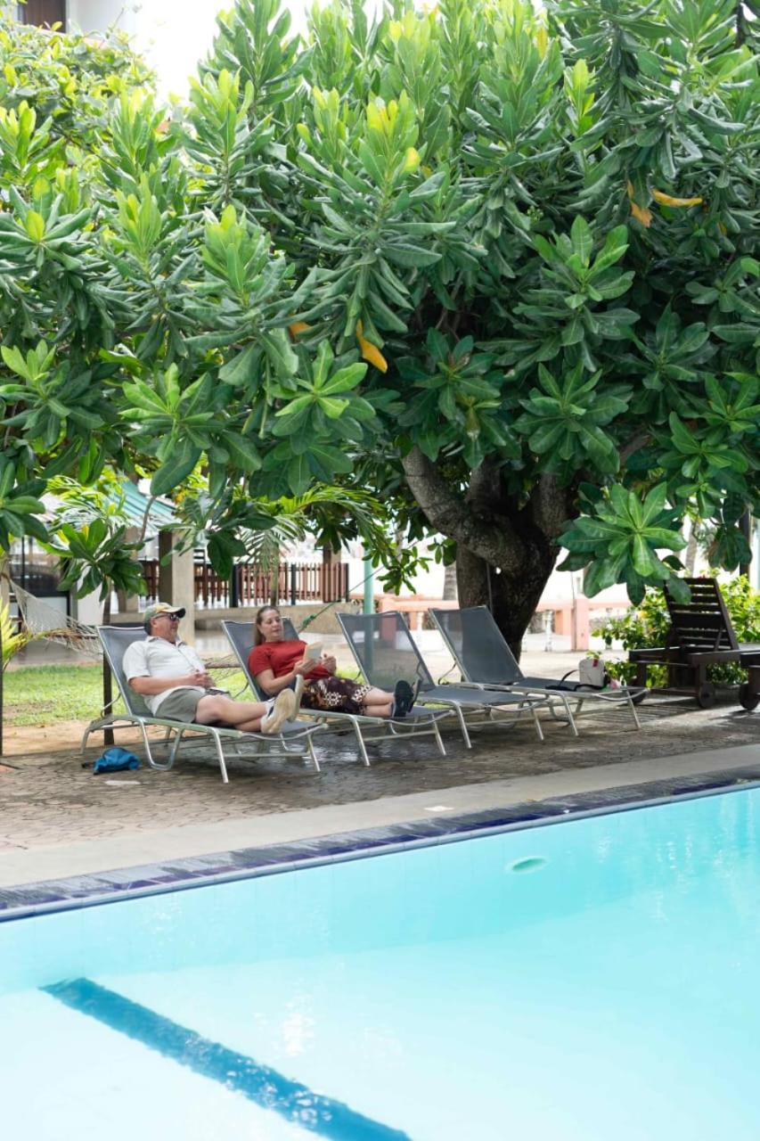Topaz Beach Hotel Negombo Eksteriør billede