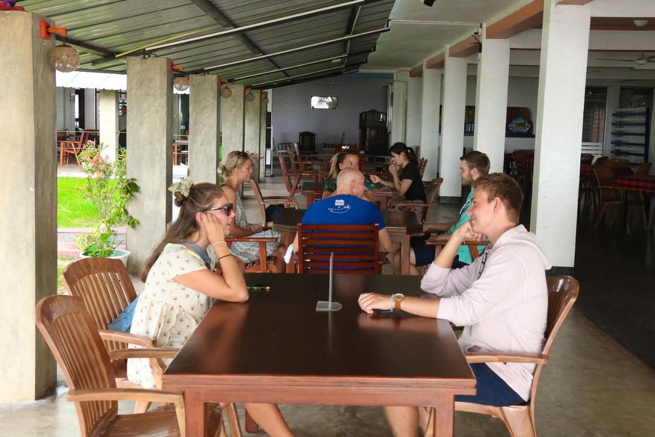 Topaz Beach Hotel Negombo Eksteriør billede