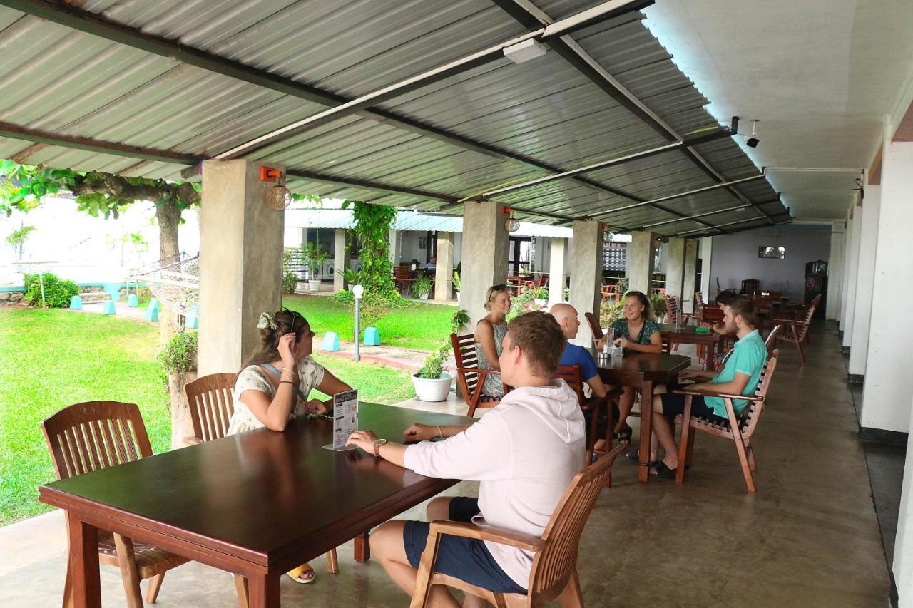 Topaz Beach Hotel Negombo Eksteriør billede