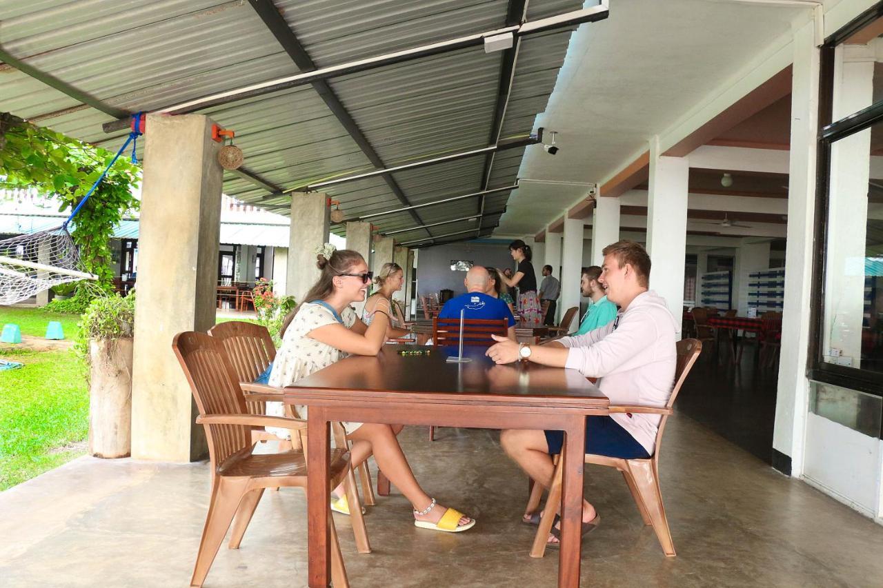 Topaz Beach Hotel Negombo Eksteriør billede